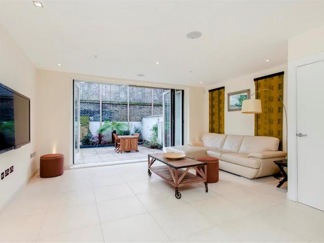 house for rent at house Willow Walk, London, N1