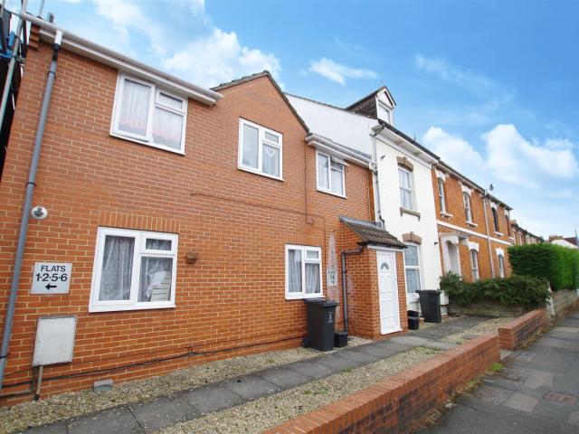house for rent at Landsdown Road, Swindon United Kingdom