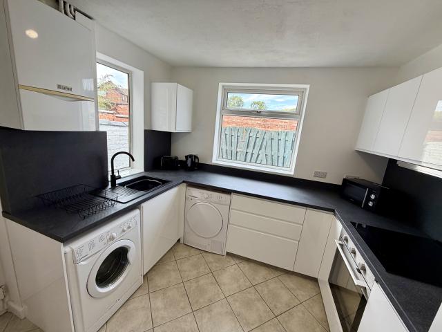 House for rent East Grove, Victoria Park M13