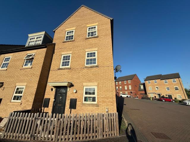 House for rent Fallbrook Road, Castleford