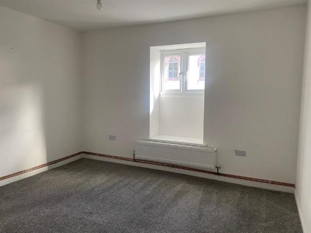 House For Rent High Street, Blaina