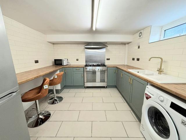 House for rent Huddersfield Road, Oldham, OL1