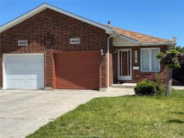 house for rent in 4442 Tumbleweed Windsor, Ontario