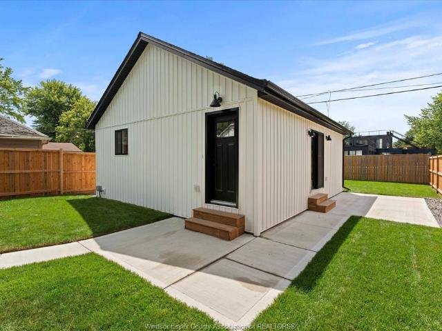 house for rent in 557 Elinor Street Windsor, Ontario
