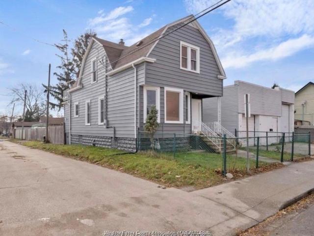 house for rent in 637 Tuscarora Windsor, Ontario