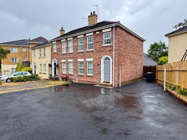 house for rent in 6 Summerhill Court, Banbridge, BT32 3GZ