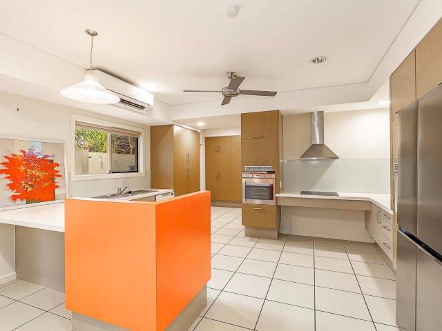 house for rent in 71 Ross River Rd, Mundingburra