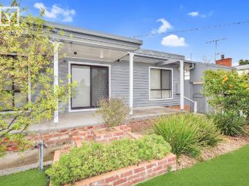 Ghan, South Australia - Equipped kitchen