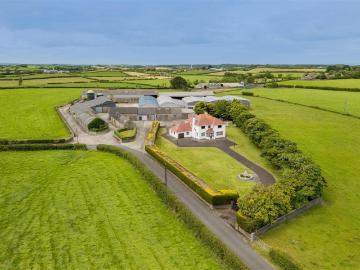 Northern Ireland - Garden, Equipped kitchen