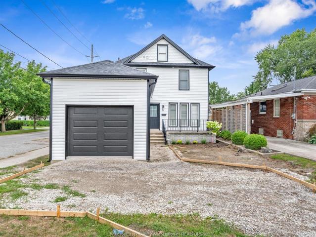 house for rent in 8385 Riverside Drive Windsor, Ontario
