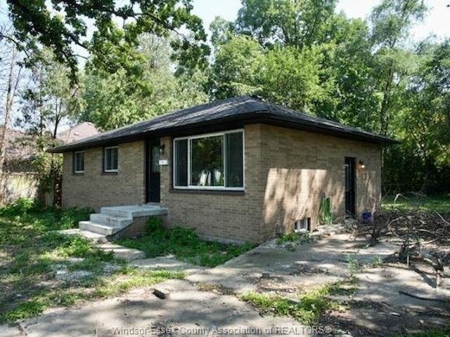 house for rent in 955 Roseland Windsor, Ontario