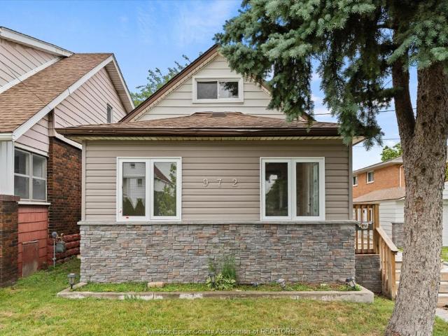 house for rent in 972 Wellington Avenue Unit# Main Windsor, Ontario