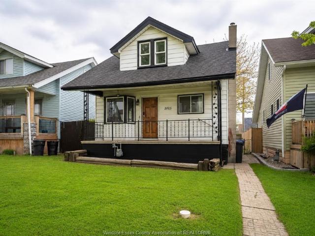 house for rent in 1015 Oak Windsor, Ontario