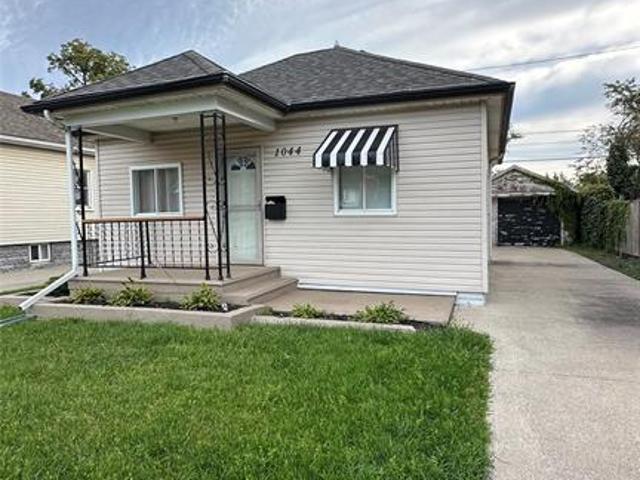 house for rent in 1044 Reedmere Road Windsor, Ontario