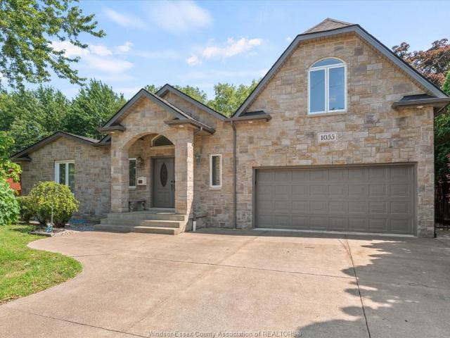 house for rent in 1055 Roseland Drive Windsor, Ontario