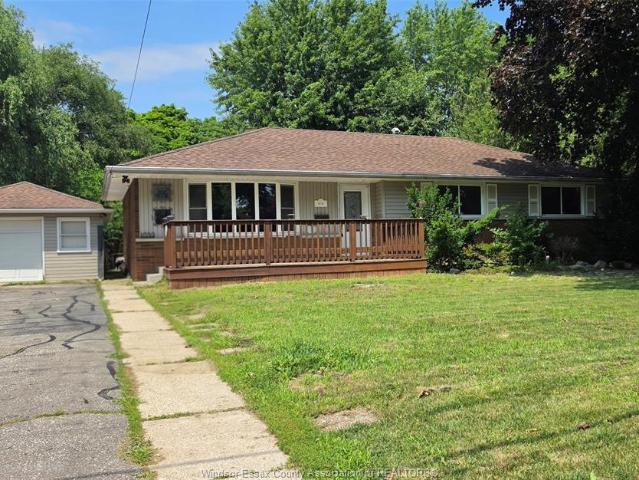 house for rent in 1050 Bartlet Windsor, Ontario