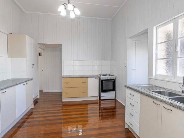 house for rent in 10 John St, West End