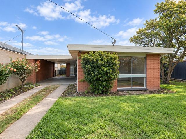 house for rent in 10 Railway Parade, Shepparton