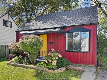 house for rent in 1205 Oak Avenue Windsor, Ontario