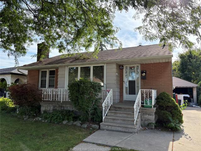 house for rent in 1255 Dot Windsor, Ontario