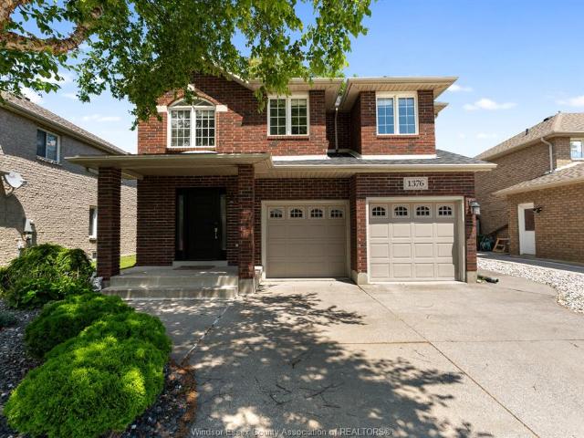 house for rent in 1376 Lakeview Avenue Windsor, Ontario