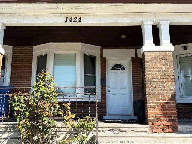 house for rent in 1424 Wyandotte Street Windsor, Ontario