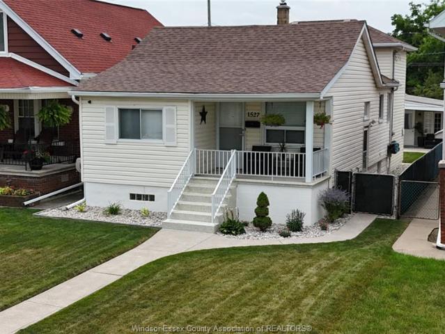 house for rent in 1527 Pierre Windsor, Ontario