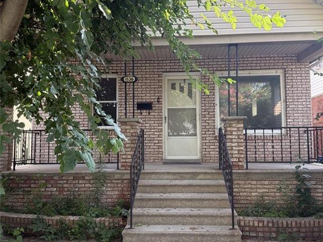house for rent in 1536 Marentette Avenue Windsor, Ontario