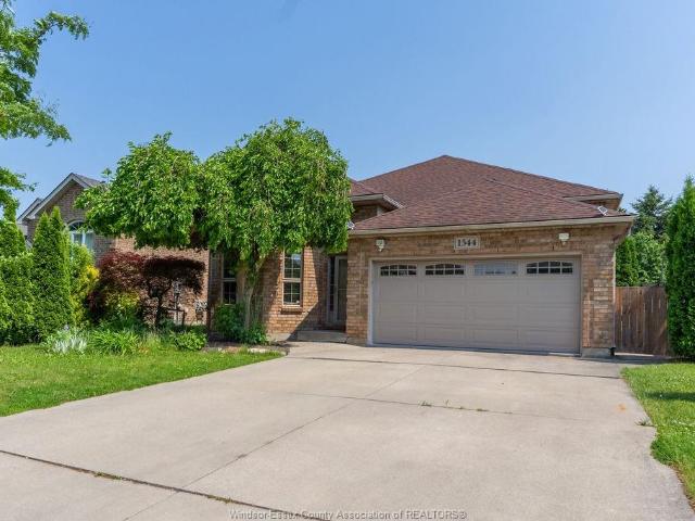 house for rent in 1544 Imperial Crescent Windsor, Ontario