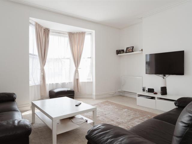 house for rent in 162, Garlands Road, Redhill, RH1 6NZ