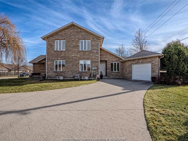 house for rent in 1708 Banwell Windsor, Ontario