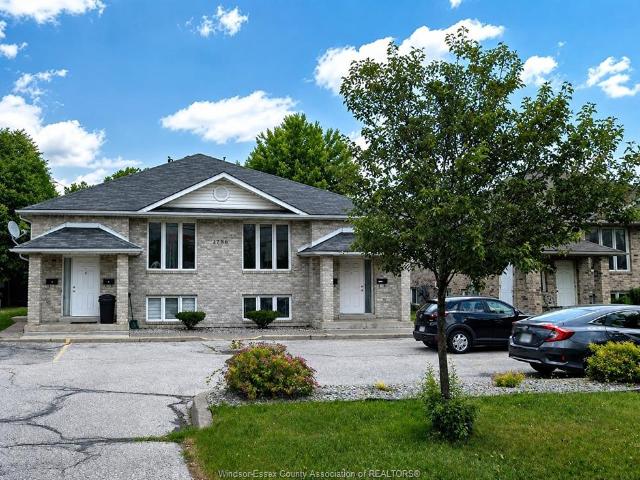 house for rent in 1756 Daytona Avenue Windsor, Ontario