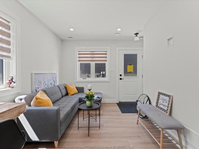 house for rent in 1861 Meighen Unit# 3 Windsor, Ontario