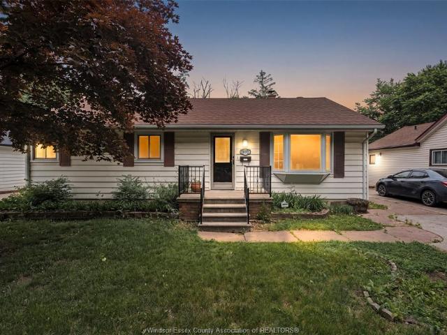 house for rent in 2032 Ford Boulevard Windsor, Ontario