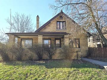 house for rent in 2311 University Avenue Windsor, Ontario