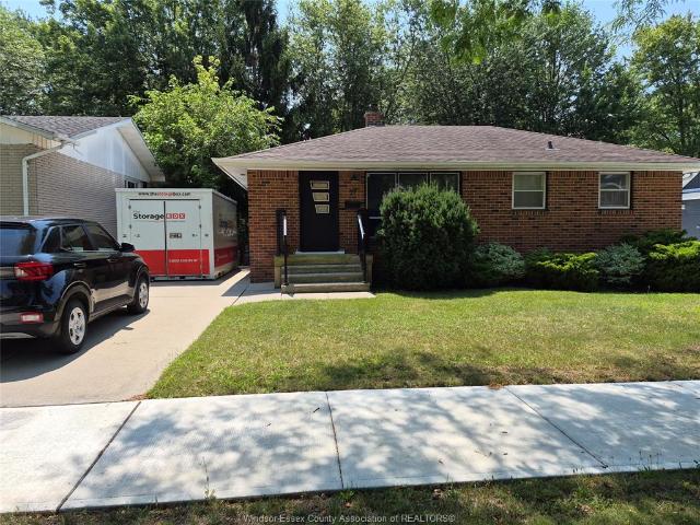 house for rent in 27 Horwath Avenue Kingsville, Ontario