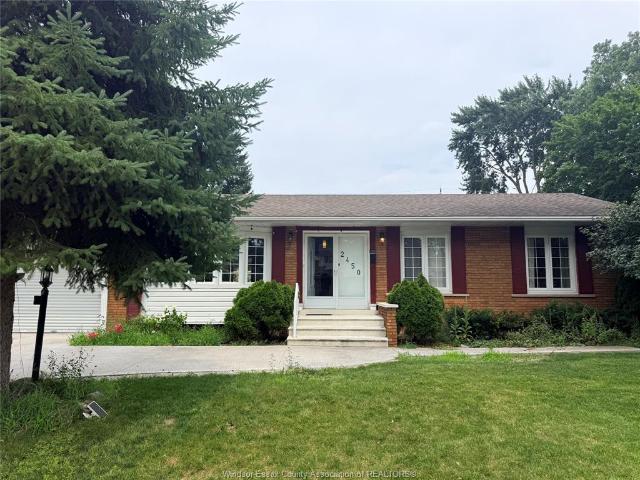 house for rent in 2450 Academy Drive Windsor, Ontario