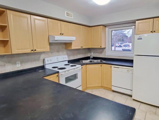 house for rent in 246 Lakeshore Road, St. Catharines, ON L2M 1R6, Canada