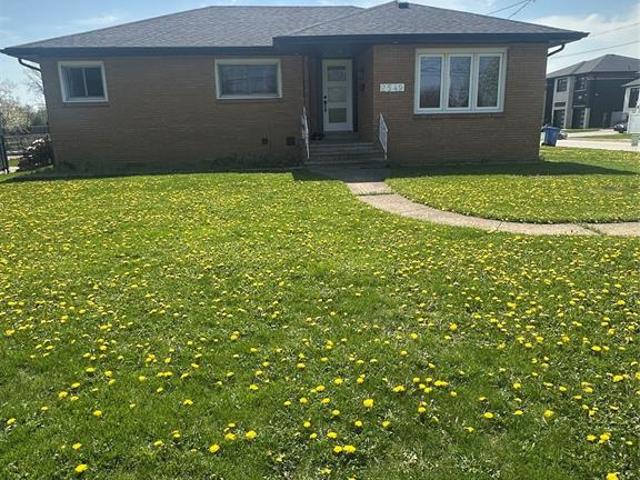 house for rent in 2549 Grand Marais Unit# Upper Windsor, Ontario