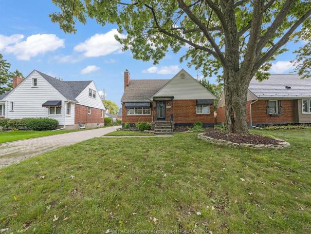 house for rent in 2584 Chilver Windsor, Ontario