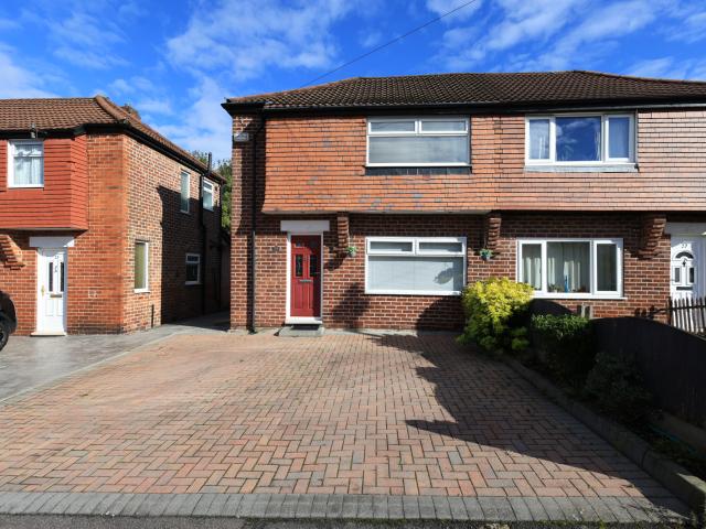 house for rent in 25 Parvet Avenue, M43 7SD
