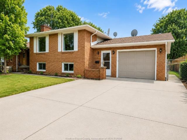 house for rent in 2997 Regis Avenue Unit# Lower Windsor, Ontario