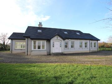 Northern Ireland - Parking, Equipped kitchen