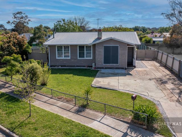 House for rent in 33 Manley Crescent, Wangaratta
