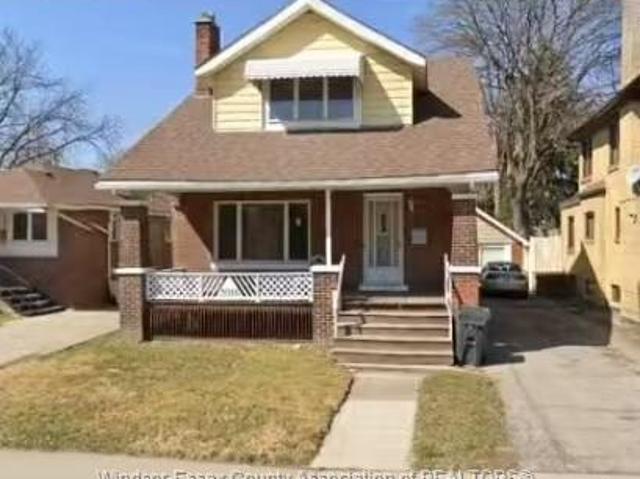 house for rent in 3016 Peter Windsor, Ontario