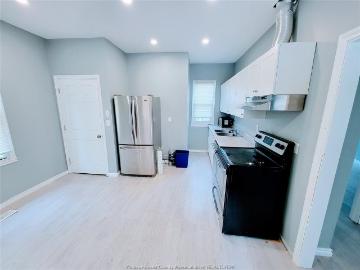 house for rent in 3092 Sandwich Unit# Main Windsor, Ontario