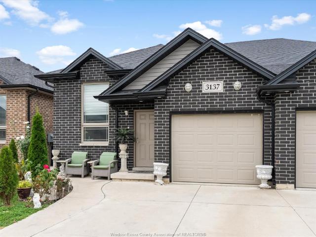house for rent in 3137 Viola Crescent Windsor, Ontario