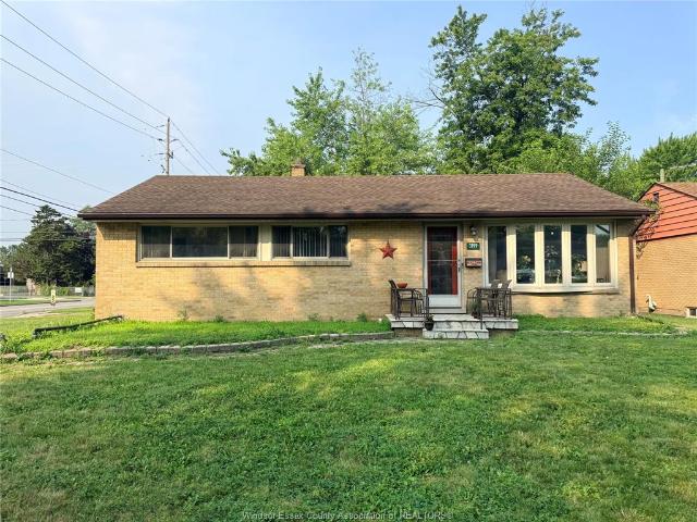 house for rent in 3199 Mark Windsor, Ontario