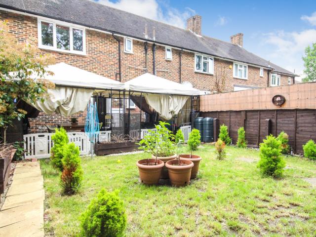 house for rent in 31 Withy Mead, London, Chingford, E4 6JY