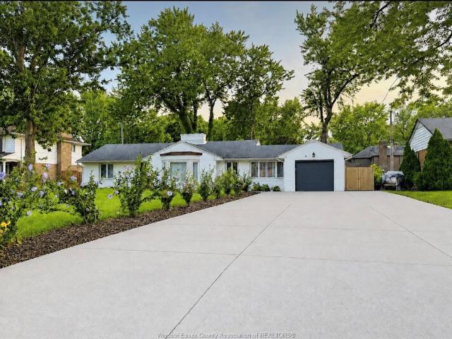 house for rent in 3549 Ouellette Windsor, Ontario